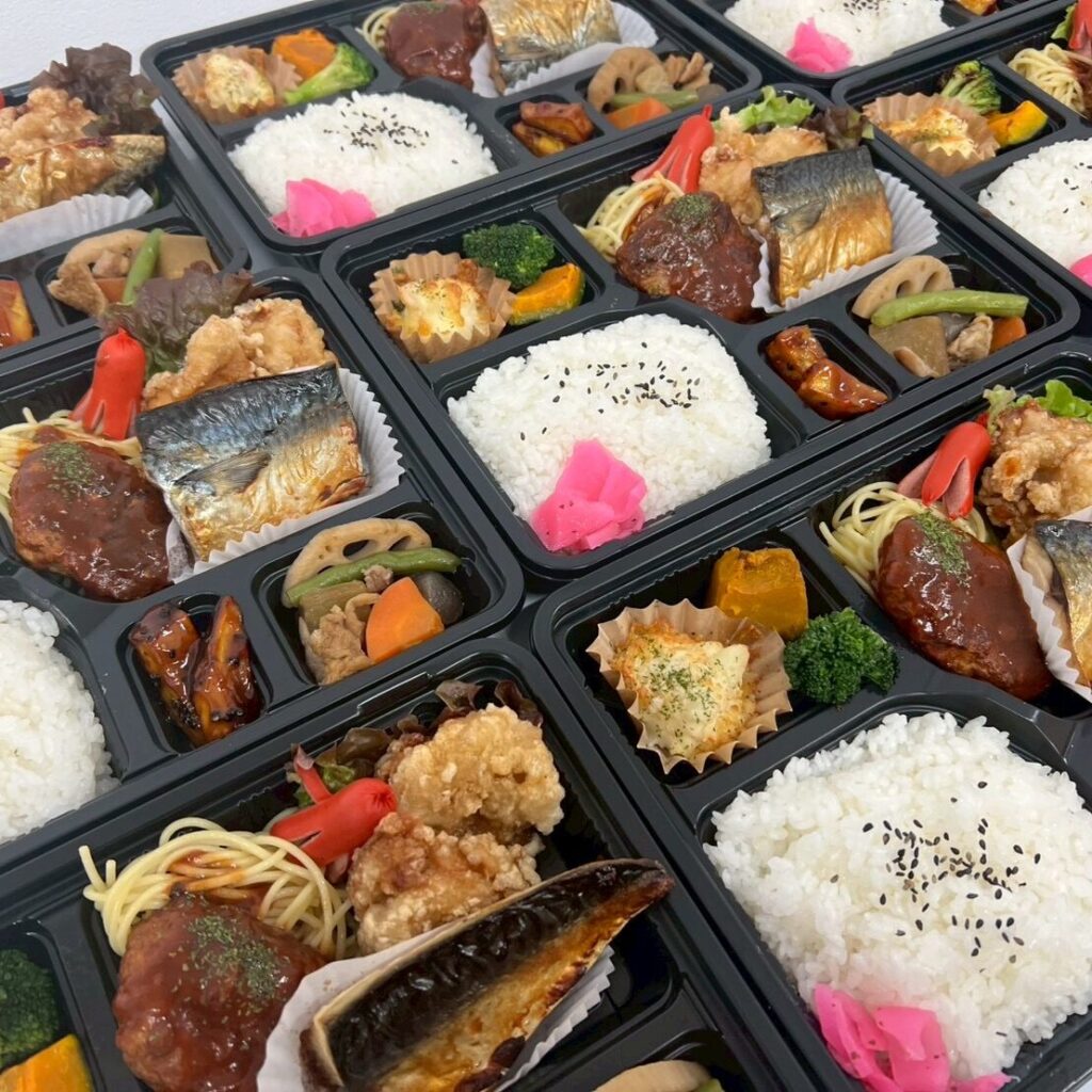 和洋のおかずがはいったお弁当