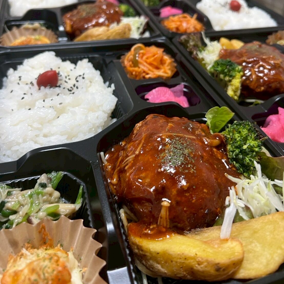 1616Cafe人気の肉厚ジューシーハンバーグ弁当